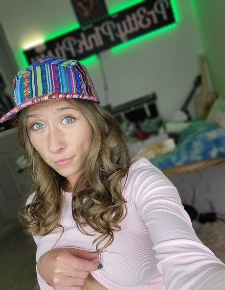 Pr3ttyp1nkpussy