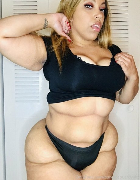 Naken läckt OnlyFans-bild av Curvaceousroyalty