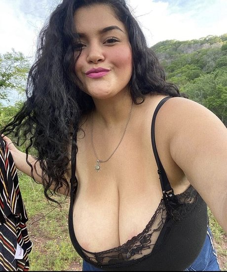 Alasti lekkinud OnlyFans-i pilt China Pocket