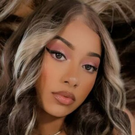 Nøgent lækket OnlyFans-billede af Goldengoddess17
