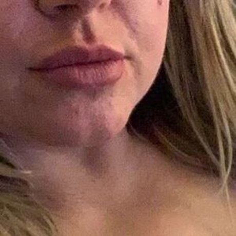 Nøgent lækket OnlyFans-billede af English Busty Rosie