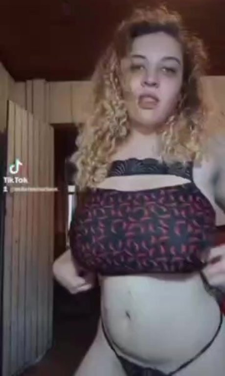 Nahá fotka uniklých OnlyFans od Echelen Mariane