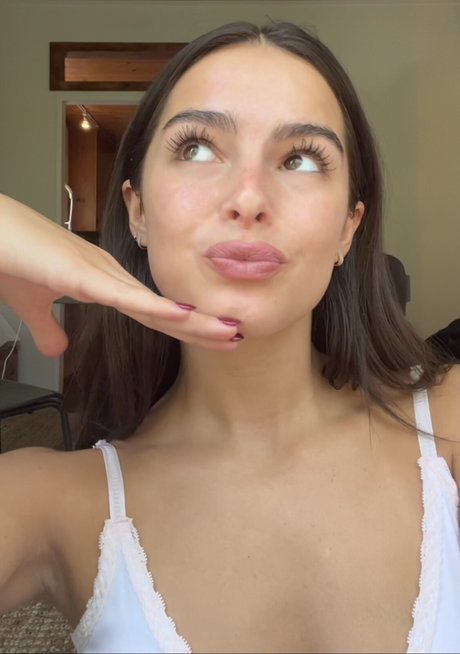 Alasti lekkinud OnlyFans-i pilt Addison Rae