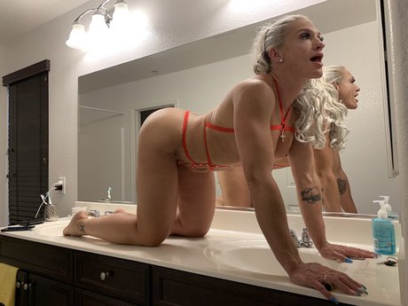 Naken läckt OnlyFans-bild av Christina Lee