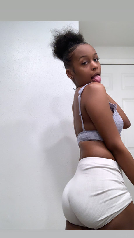 Nahá fotka uniklých OnlyFans od Xxitsyummy