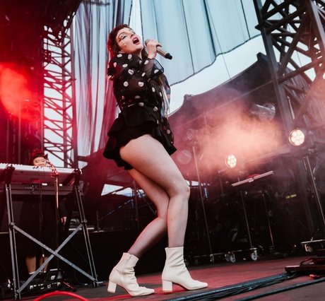 Lauren Mayberry