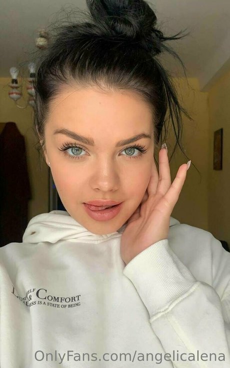 Naakte gelekte OnlyFans-foto van Angelicalena