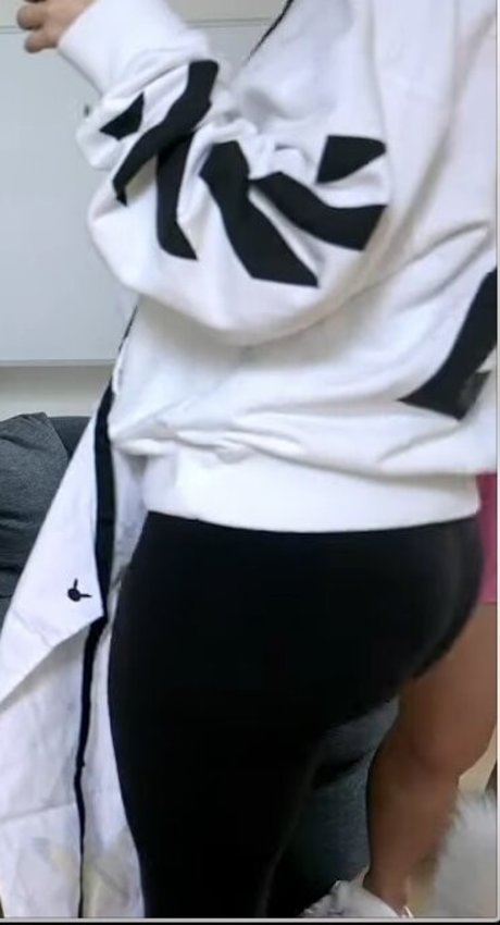 Nahá fotka uniklých OnlyFans od Fuslie