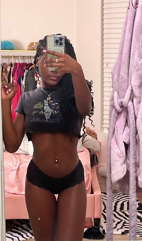 Naken läckt OnlyFans-bild av Juiicyyyfruit