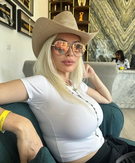 Samantha XO Swinger DJ