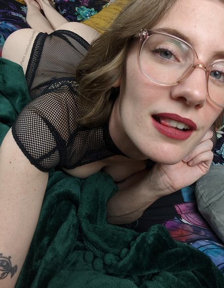 Nahá fotka uniklých OnlyFans od Emma Ruby