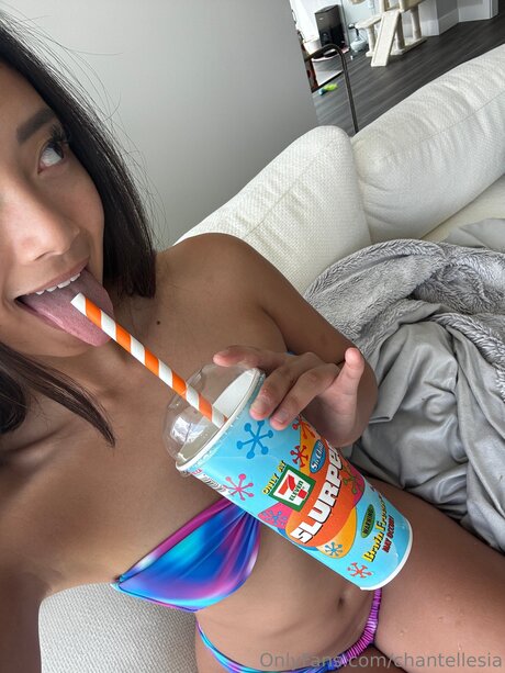 Naakte gelekte OnlyFans-foto van Chantellesia