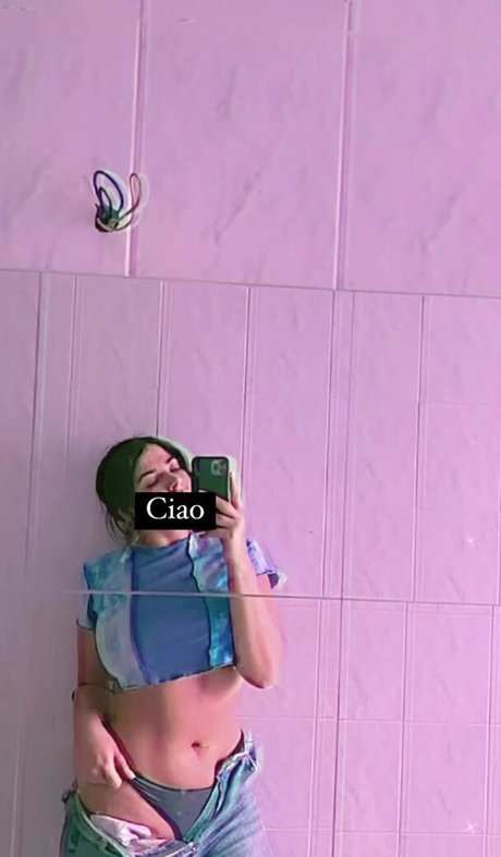 Alaston vuotanut OnlyFans-kuva Anna Rebellato
