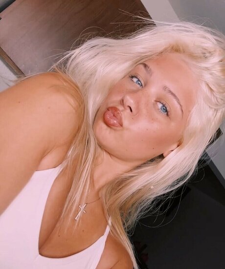 Foto di nudo di fuga di OnlyFans di Adalyn Marsh