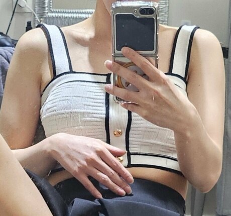 Nahá fotka uniklých OnlyFans od Suyeoniiii