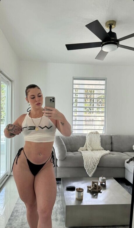 Обнаженная фотография утечки OnlyFans от Nicolecarluccii