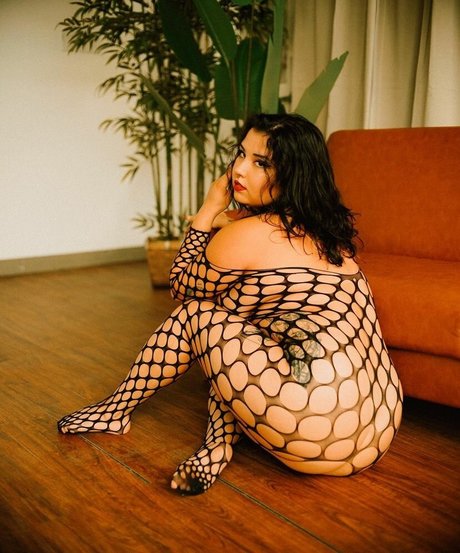 Alaston vuotanut OnlyFans-kuva Suki Jade