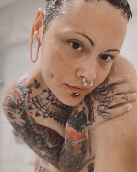 Alaston vuotanut OnlyFans-kuva Olivia Wolfe 