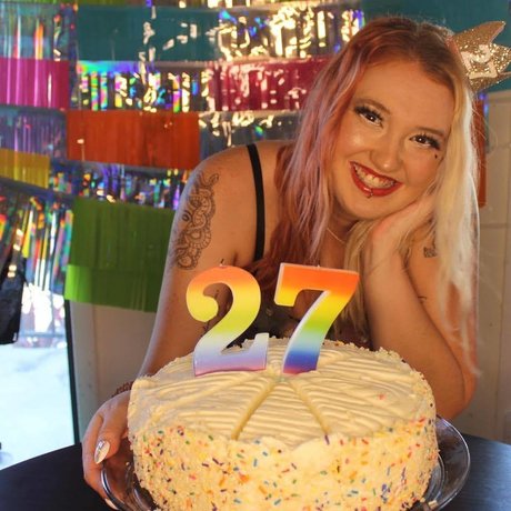 Naken lekkede OnlyFans-bilde av Megan