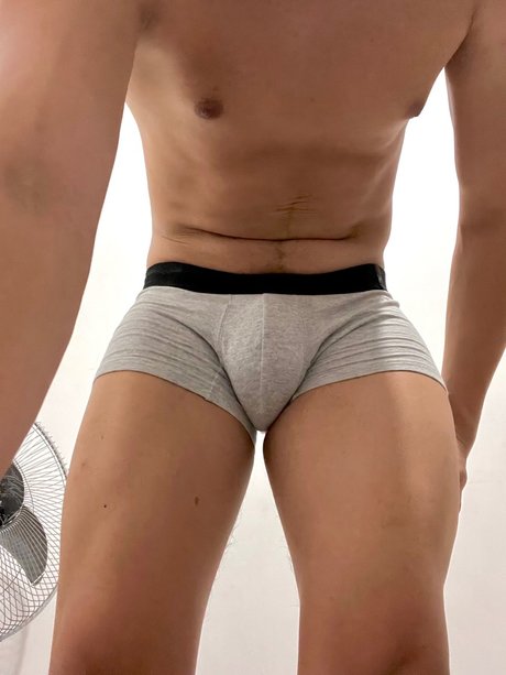 Nahá fotka uniklých OnlyFans od Rei Bader 