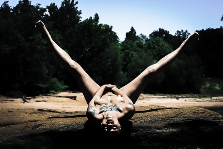 Nahá fotka uniklých OnlyFans od Angie Chacha