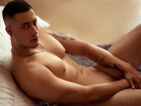Alasti lekkinud OnlyFans-i pilt Matt Sail