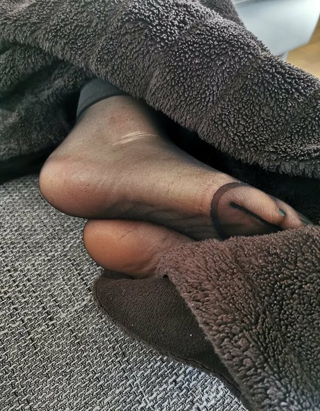 Naken lekkede OnlyFans-bilde av Nylonfeetladyswitzerland