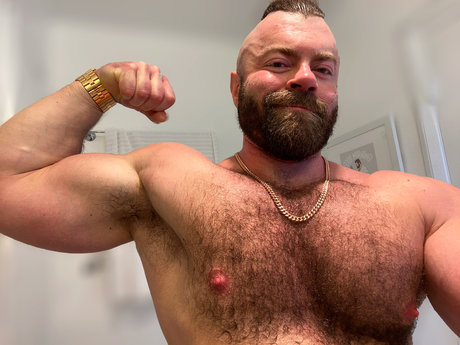 Foto desnuda filtrada de OnlyFans de mindfoxxxmuscle
