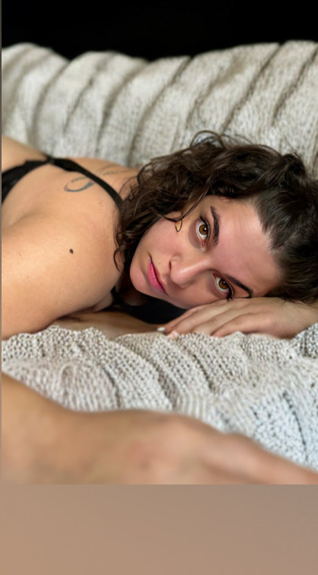 Nahá fotka uniklých OnlyFans od Cari Perez