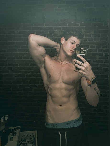 Nahá fotka uniklých OnlyFans od Nick Swaf