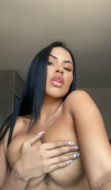 Naken läckt OnlyFans-bild av Itsthesaracutie