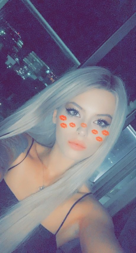 Nahá fotka uniklých OnlyFans od Noneurbuz