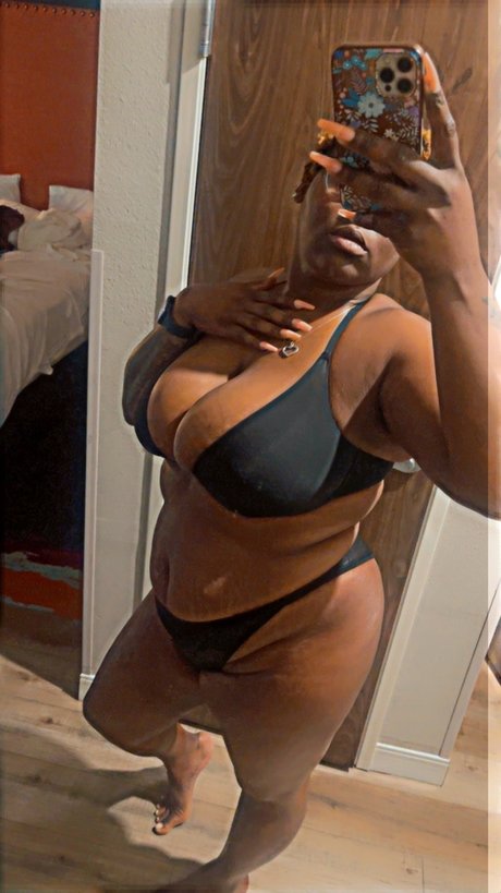 Naken läckt OnlyFans-bild av Pretty Black Kitty