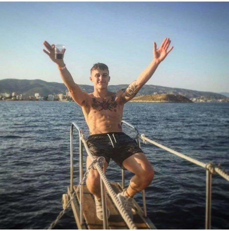 Nahá fotka uniklých OnlyFans od Dara Kelly