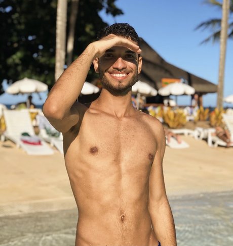 Naken lekkede OnlyFans-bilde av Haziel Dias 