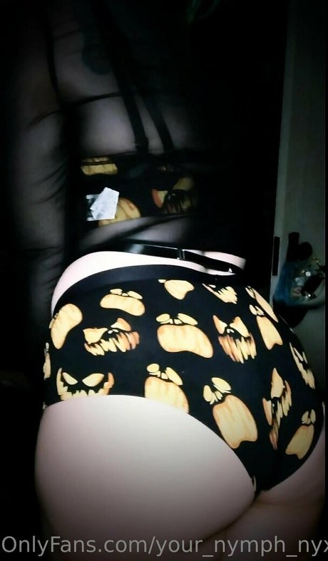 Alaston vuotanut OnlyFans-kuva Yournymphnyxii