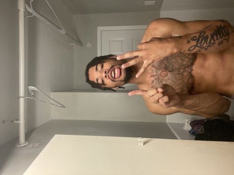 Naken läckt OnlyFans-bild av Freddyisland