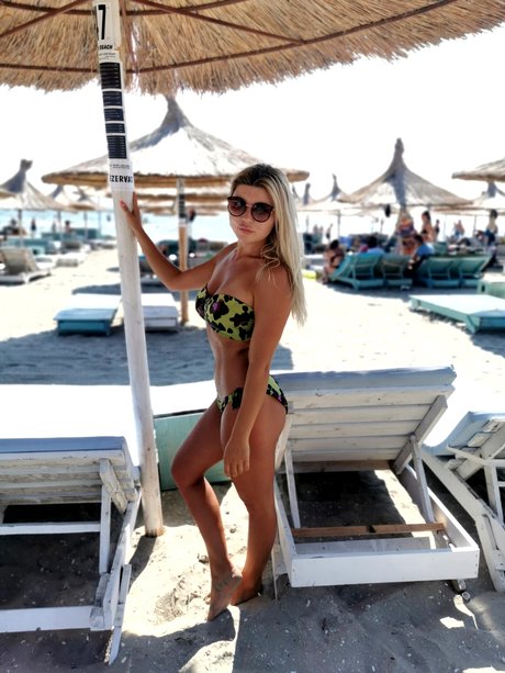 Naken lekkede OnlyFans-bilde av Larisa