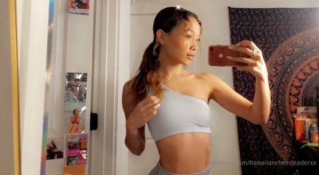 Hawaiian Cheerleader