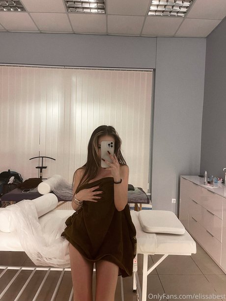 Naakte gelekte OnlyFans-foto van Elissabest
