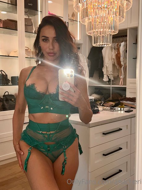 Ana Cheri