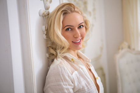 Anna delos