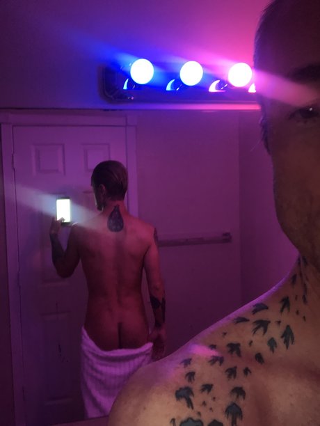 Nahá fotka uniklých OnlyFans od Hardin Wolf