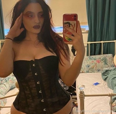 Nahá fotka uniklých OnlyFans od Poorthing