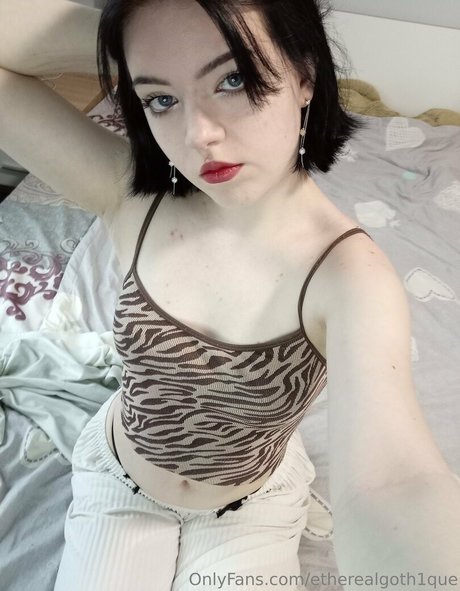 Foto desnuda filtrada de OnlyFans de Etherealgoth1que