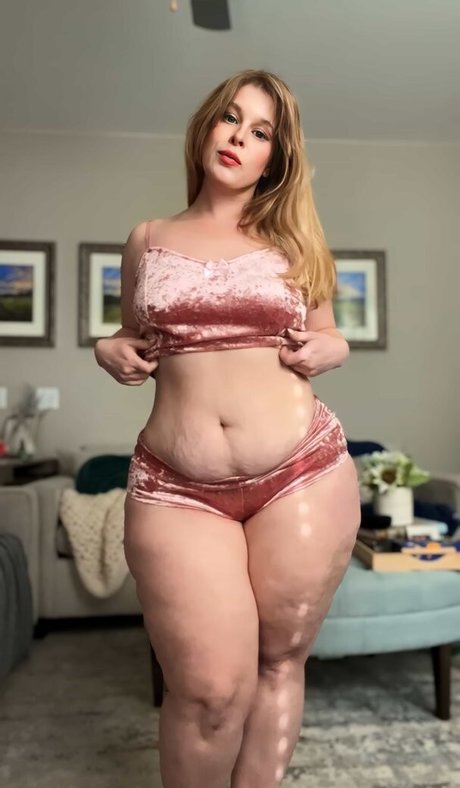 Curvy_Krysta