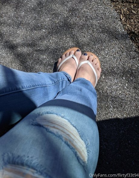 Flirtyf33t94
