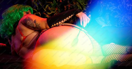 Alaston vuotanut OnlyFans-kuva Thezombiunicorn