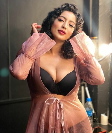 Nahá fotka uniklých OnlyFans od Vaibhavi Joshi