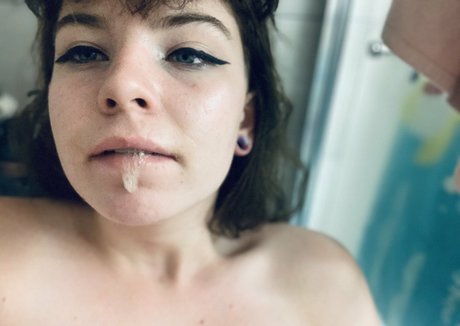 Naken läckt OnlyFans-bild av Madixx321